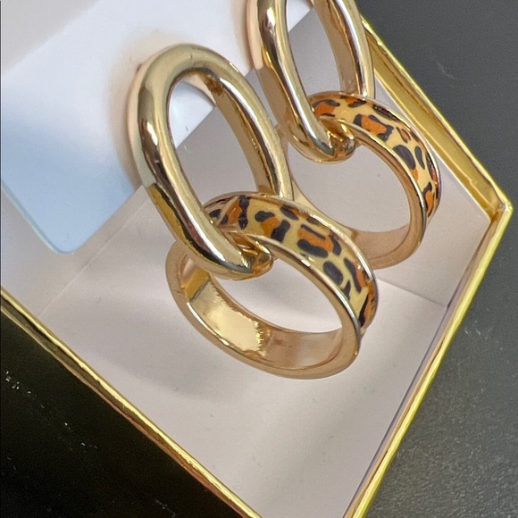 True to Form | Leopard Earrings - Picture 4 of 7